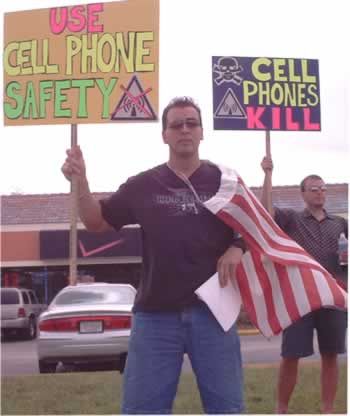 2003 — The Earliest Known Protest Against a Cell Phone Store Over Radiation Safety